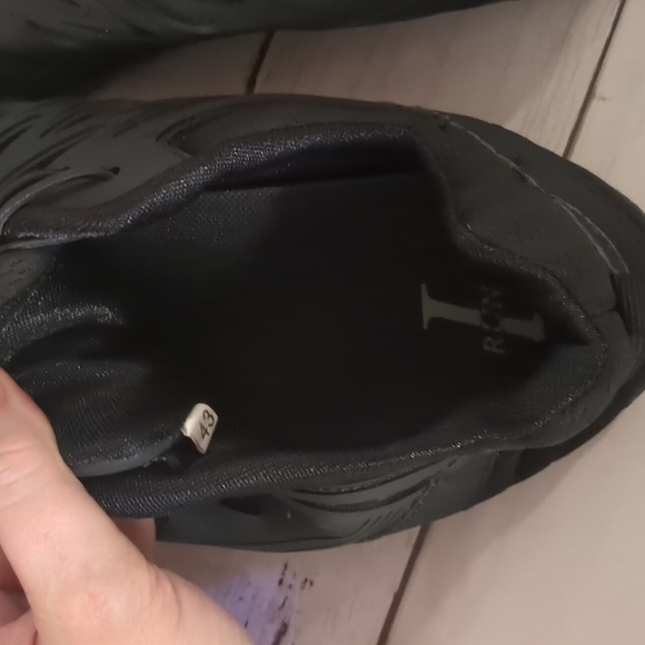 Unisex Water Shoes in Gray or Black - Picture 12 of 12